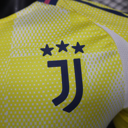 Juventus 24-25 Away Kit